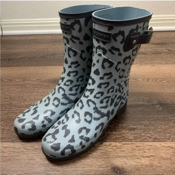 HUNTER Refined Stormy Gray Hybrid Leopard Print Luna Short Rain Boots | 7 - Picture 4 of 14